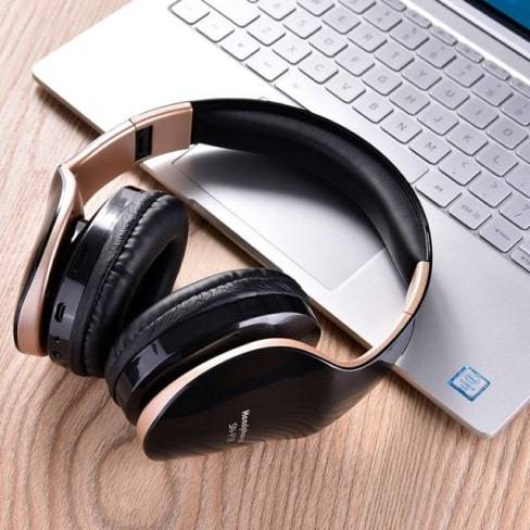 headphones-min 1235 9283e2